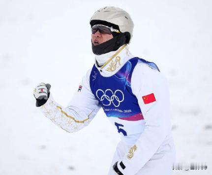 第4金！王心迪男子空中技巧夺金、李天马摘铜，徐梦桃王心迪成就冬奥史上罕见冠军夫妻