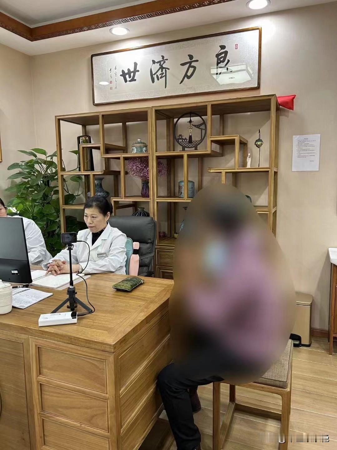 刘女士58岁，复诊反馈排便困难2-3天一次的情况好多了；烧心，肛门瘙痒，心慌的症