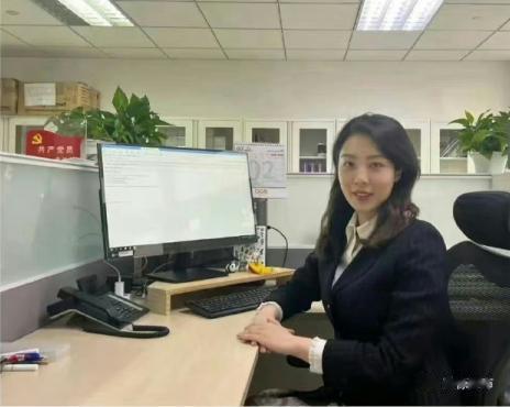 奋斗中的榜样，一起来学习下其先进事迹！看了半天，只有一个感觉，实在是乏善可陈，吹