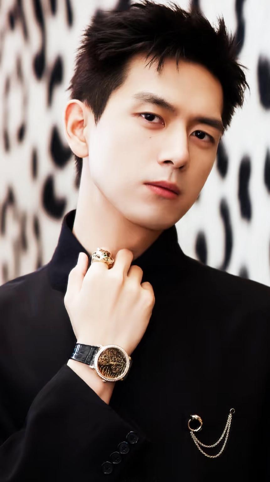 一觉睡醒，
全中国人民都知道了，
34岁李现，居然又给杨紫庆生了！

这波操作直