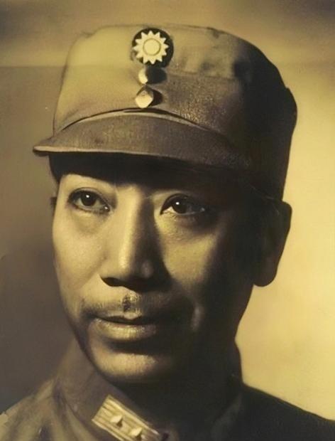 1946年3月17日，戴笠乘坐的222号专机在南京附近岱山失事。关于机上人数，史