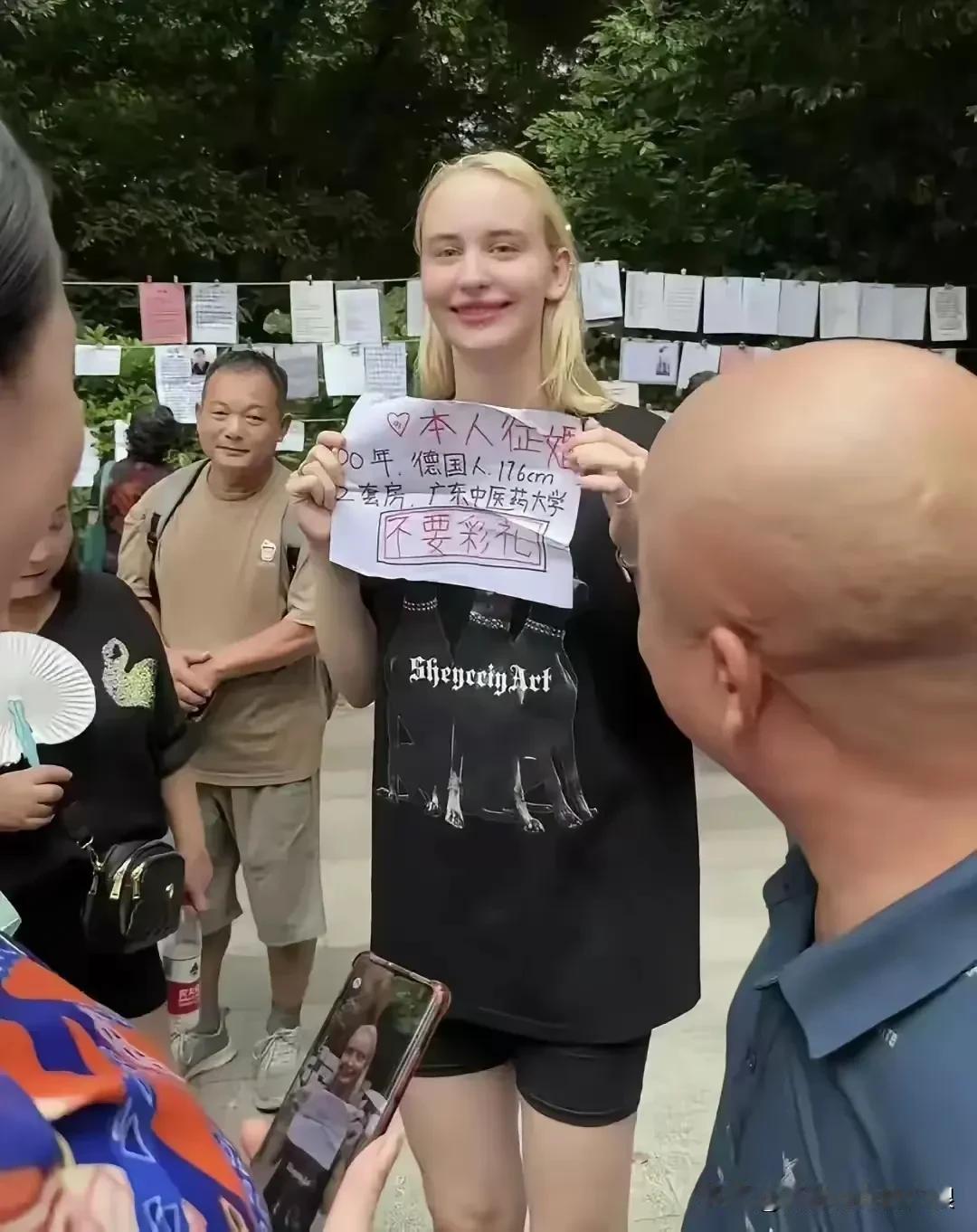 德国女孩儿还有俄罗斯女孩举牌相亲

玛德，帝国主义亡我等之心不死啊！

愿意生小