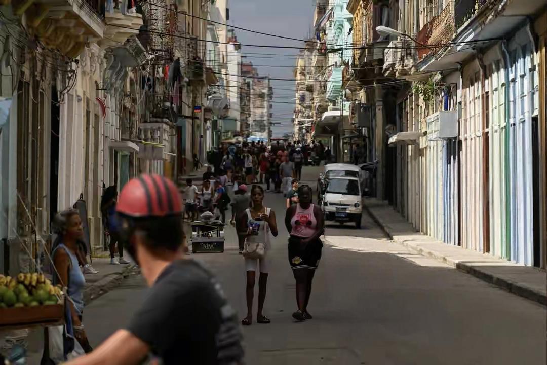 特朗普放话古巴要撑不住了，可中情局却来拆台：每天停电20小时也未必垮。
 
美军