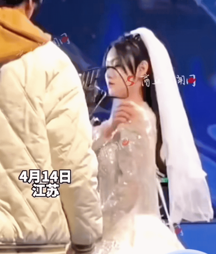 坑儿子的母亲！新婚当天，婆婆炫耀没出彩礼女方还倒贴，新娘脱下婚纱愤然离去。还是王
