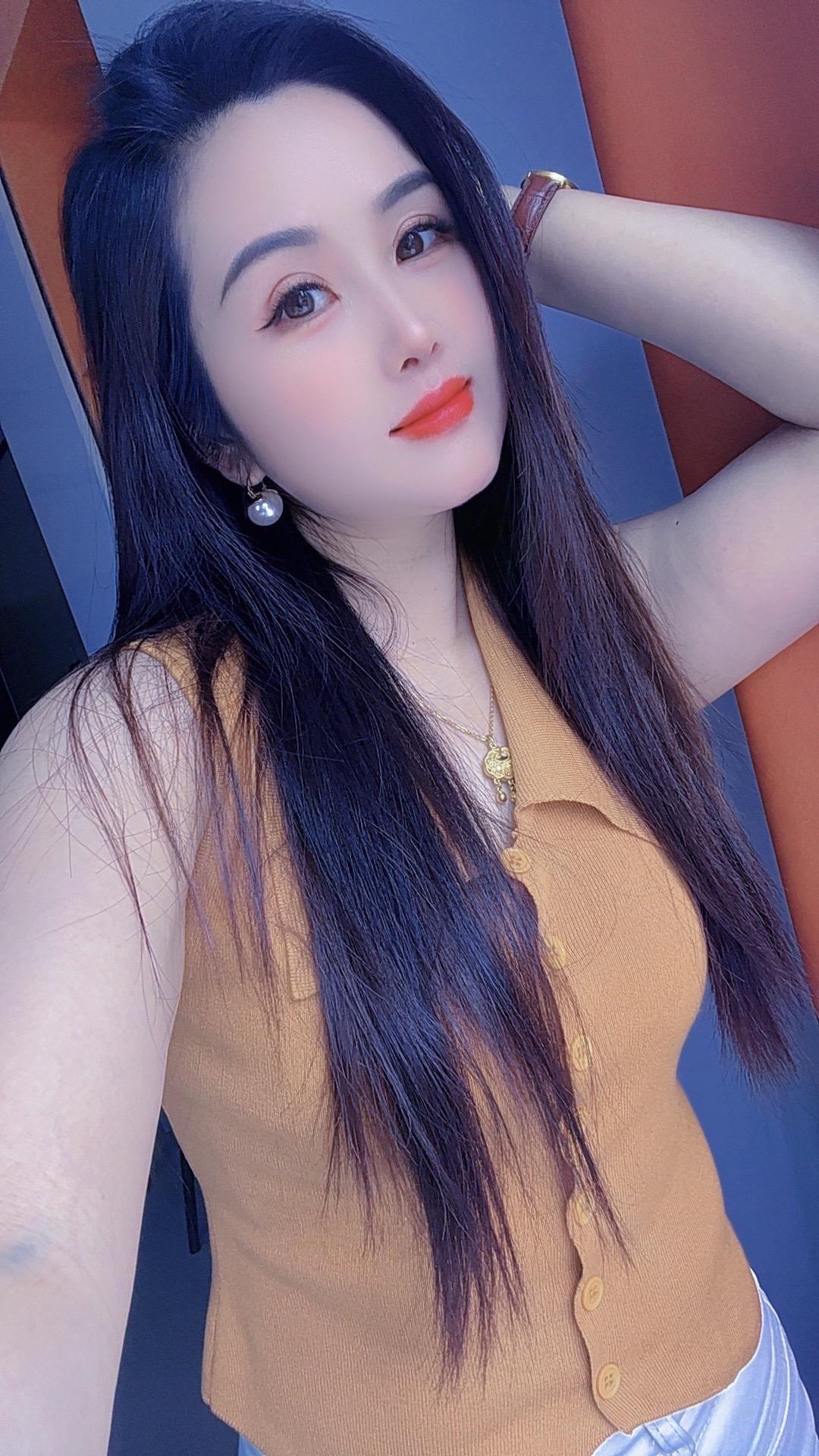 穿着一般，生活简单，不是别人羡慕的模样，只想平平淡淡的做好自己🫰🫰🫰