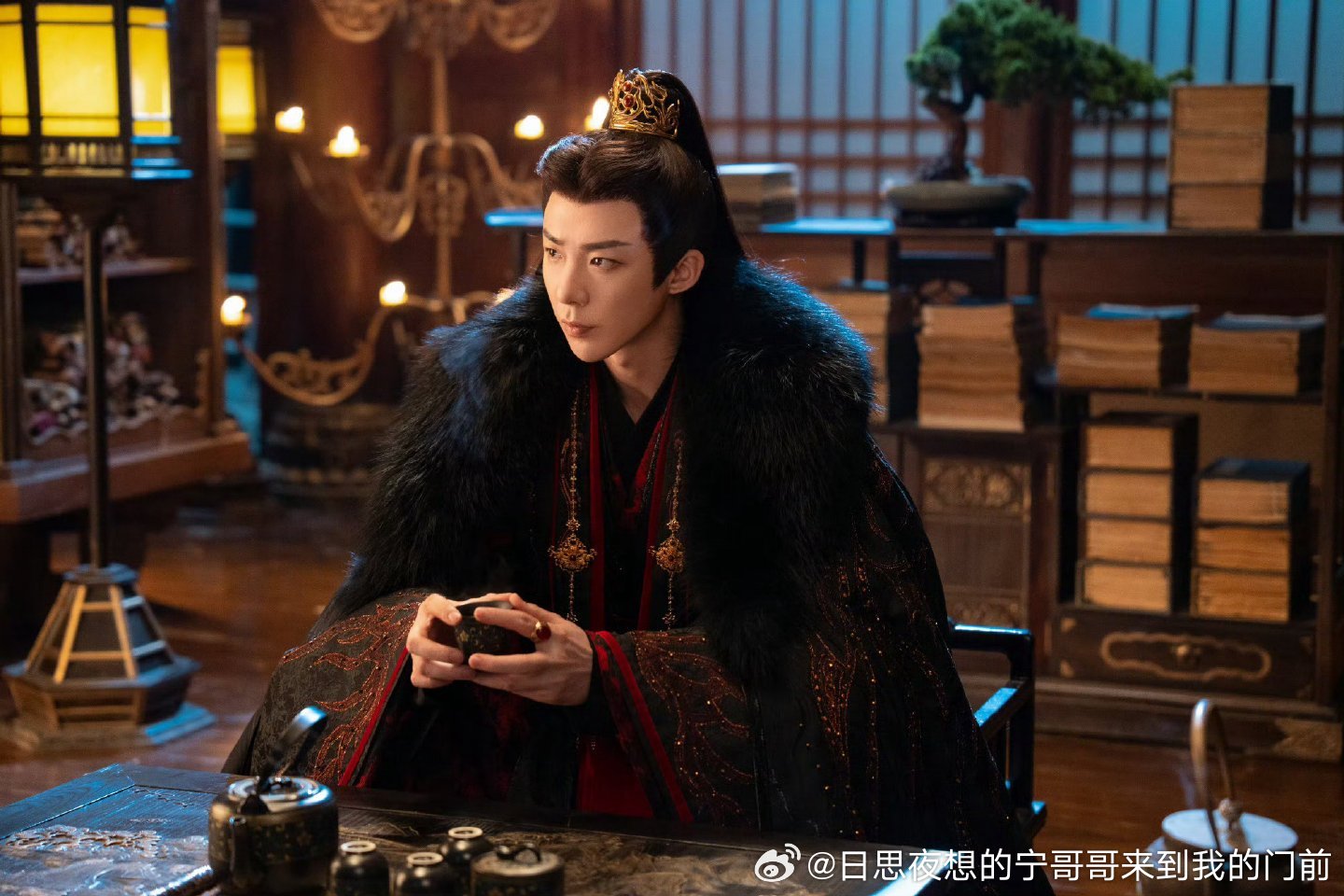 我喜欢你，所以希望你被簇拥包围，所以你走的路要繁花盛开，要人声沸腾
