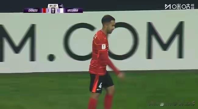 别再冤枉德尔加多！亚冠己方禁区救险+VAR惊魂，丢球真不怪他
 成都蓉城1-1广