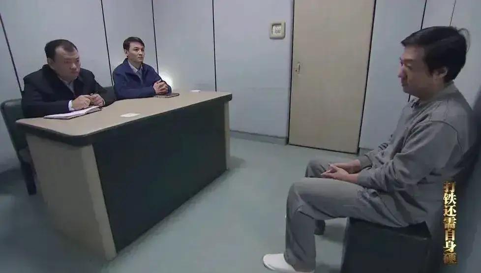 案例：纪委监委留置对象期间是否存在严刑逼供、殴打体罚行为？
小方的父亲是市里一名