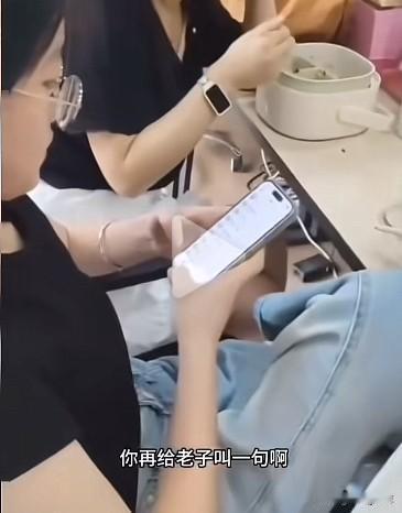 女子白嫖外卖事件中，我注意到一个细节：

女子在用手机报警时并不是直接拨号，而是