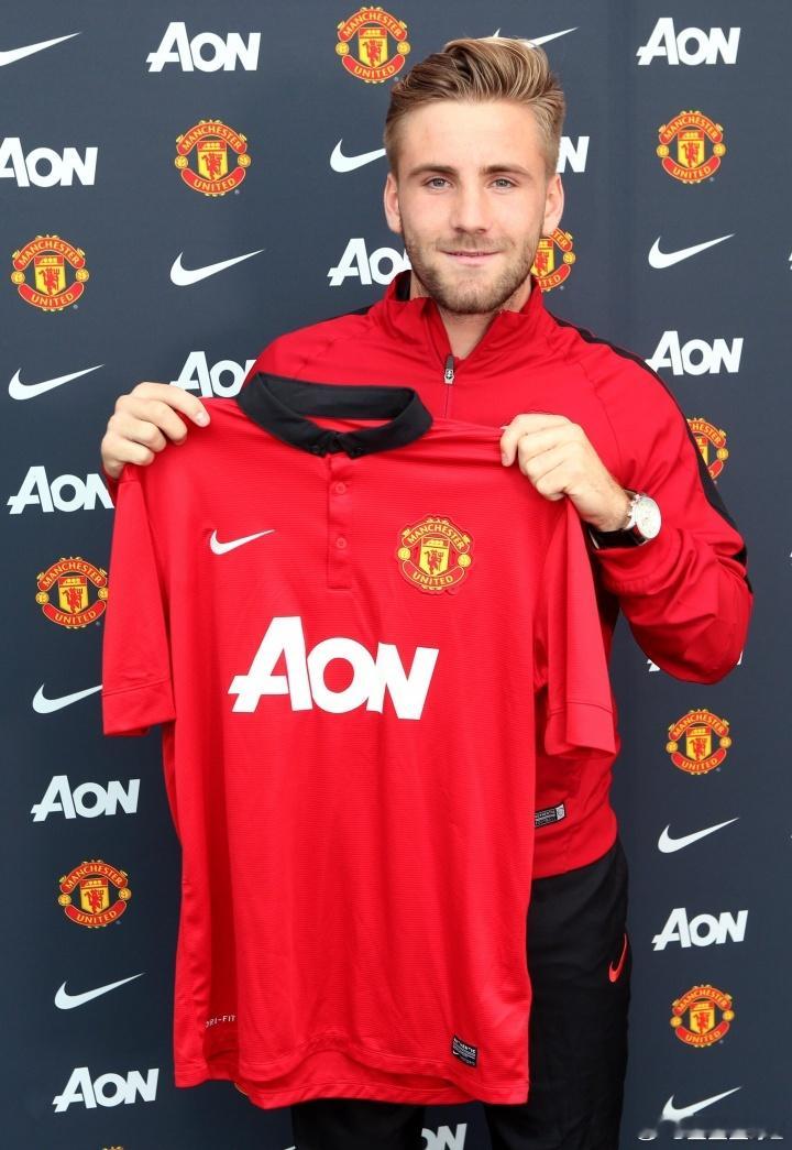 卢克-肖只差4场解锁12年神迹卢克肖加盟曼联12年首次接近全勤 曼联卢克肖 截至