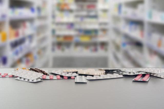 #药店回应药品线上线下两价#【#线上线下药品一店两价现象调查#】#同款药品门店比