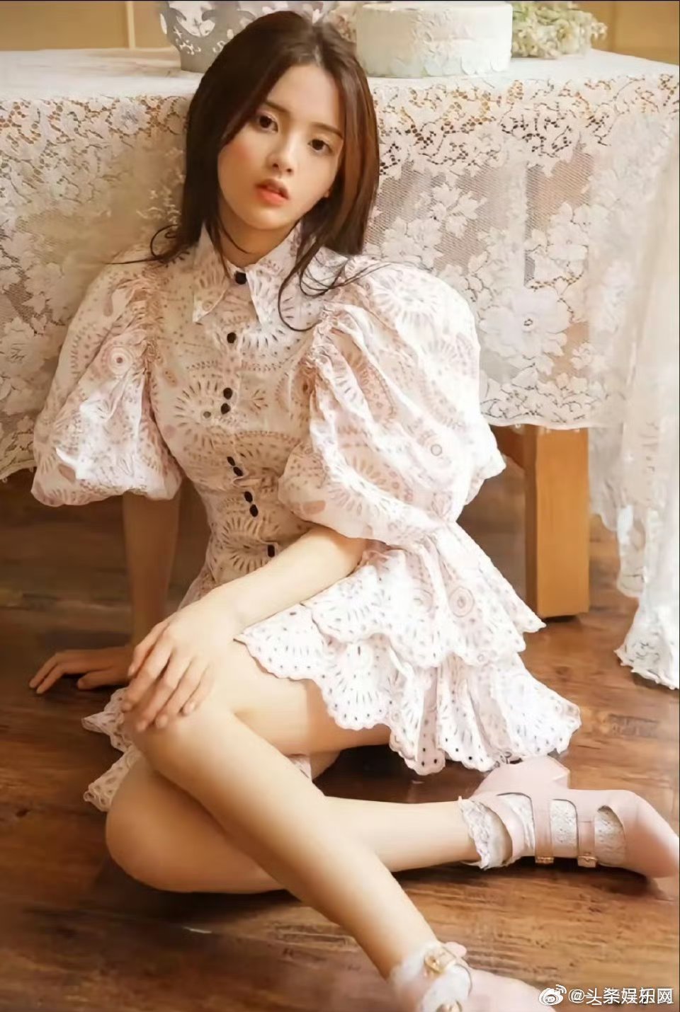 十日终焉背景末世感，大量悬疑惊悚镜头，做游戏情节多，无法想象怎么拍十日终焉无法想