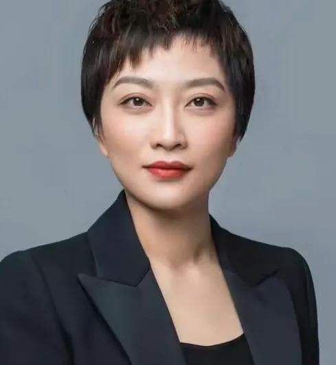 百度副总裁璩静事件疑似一场收割流量的有计划有预谋的策划。
原因一璩静疑似于202