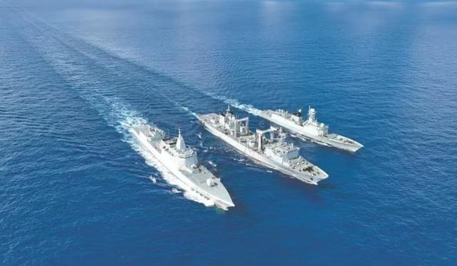 就在今天，8月1日，中国宣布了在黄岩岛领海、领空和周边海空域，组织了一场海空联合