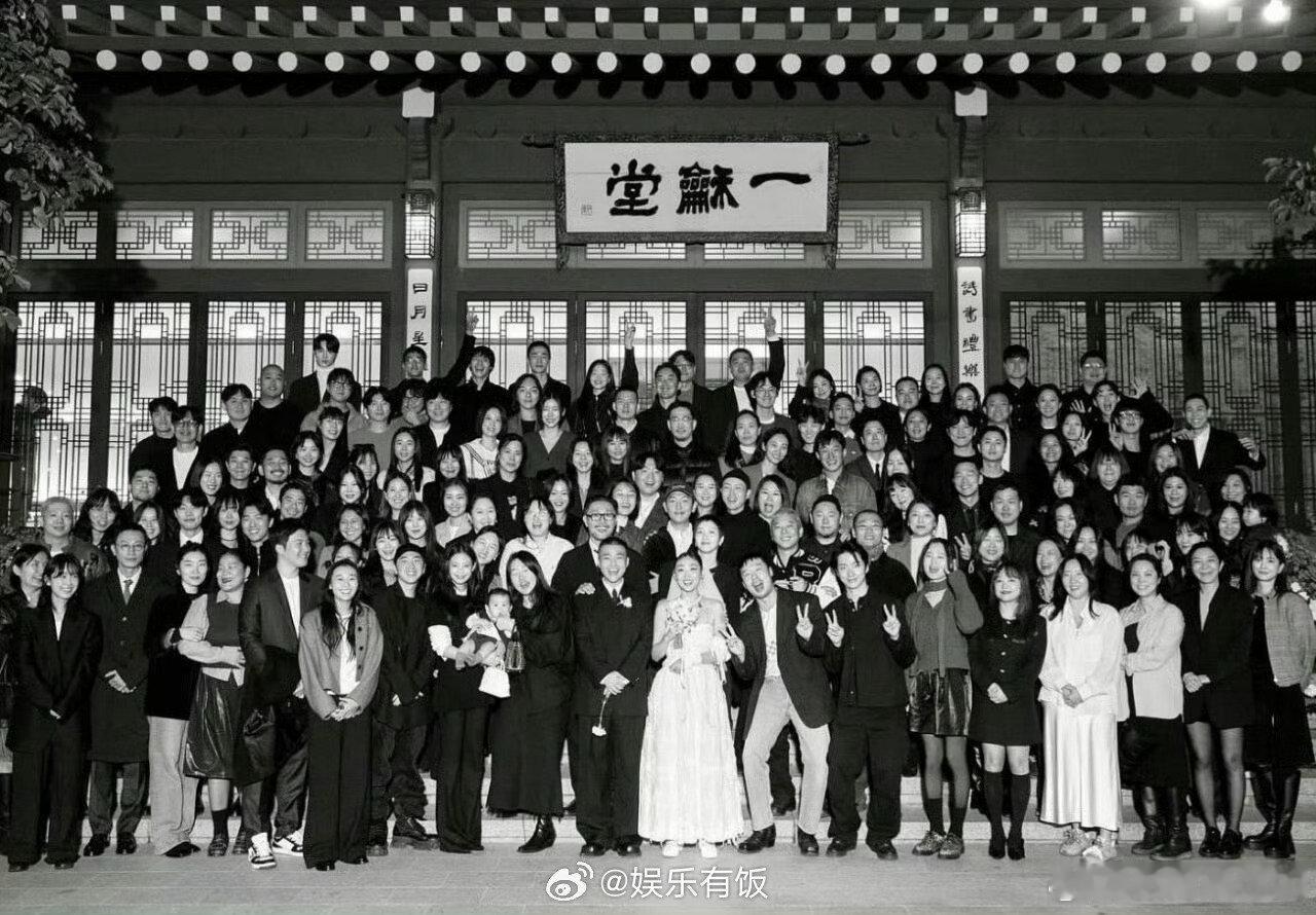 #宋慧乔金高银Jennie出席婚礼##宋慧乔金高银Jennie同框# 宋慧乔、金