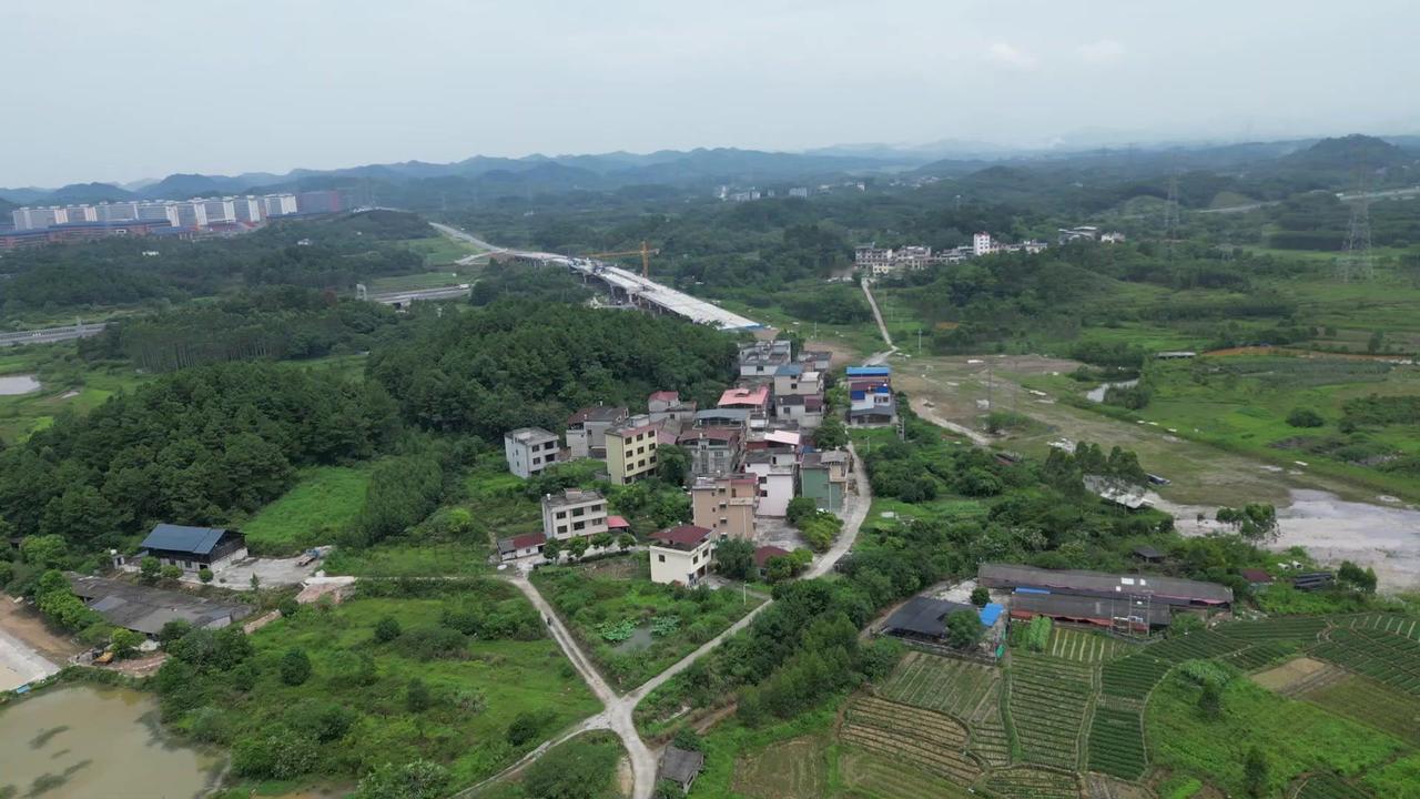 🌟桂林横跨黔南高速的公路大桥即将合拢，临桂人期盼已久！

🚩大家好，我是咖叔
