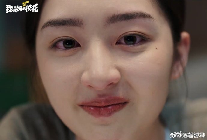 邓恩熙情绪张力邓恩熙情绪戏先是愣住不敢相信，然后眼睛一下子亮起来，嘴角上扬眼泪却