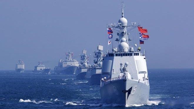 【解放军护卫舰与外舰缠斗20小时 国门面前岂容挑衅！】据央视披露，近期一艘大吨位