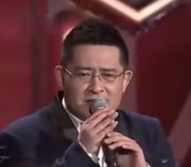 这几天，随着刘欢的逝去，弟弟刘啸在网上频繁出现，他和哥哥几乎同出一辙的歌声，安抚