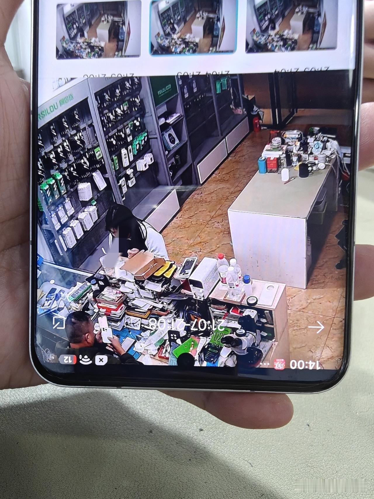 今天不是被一个小姑娘骗了吗？分享了一篇微头条，出现了两种声音。第一种就是，觉得这