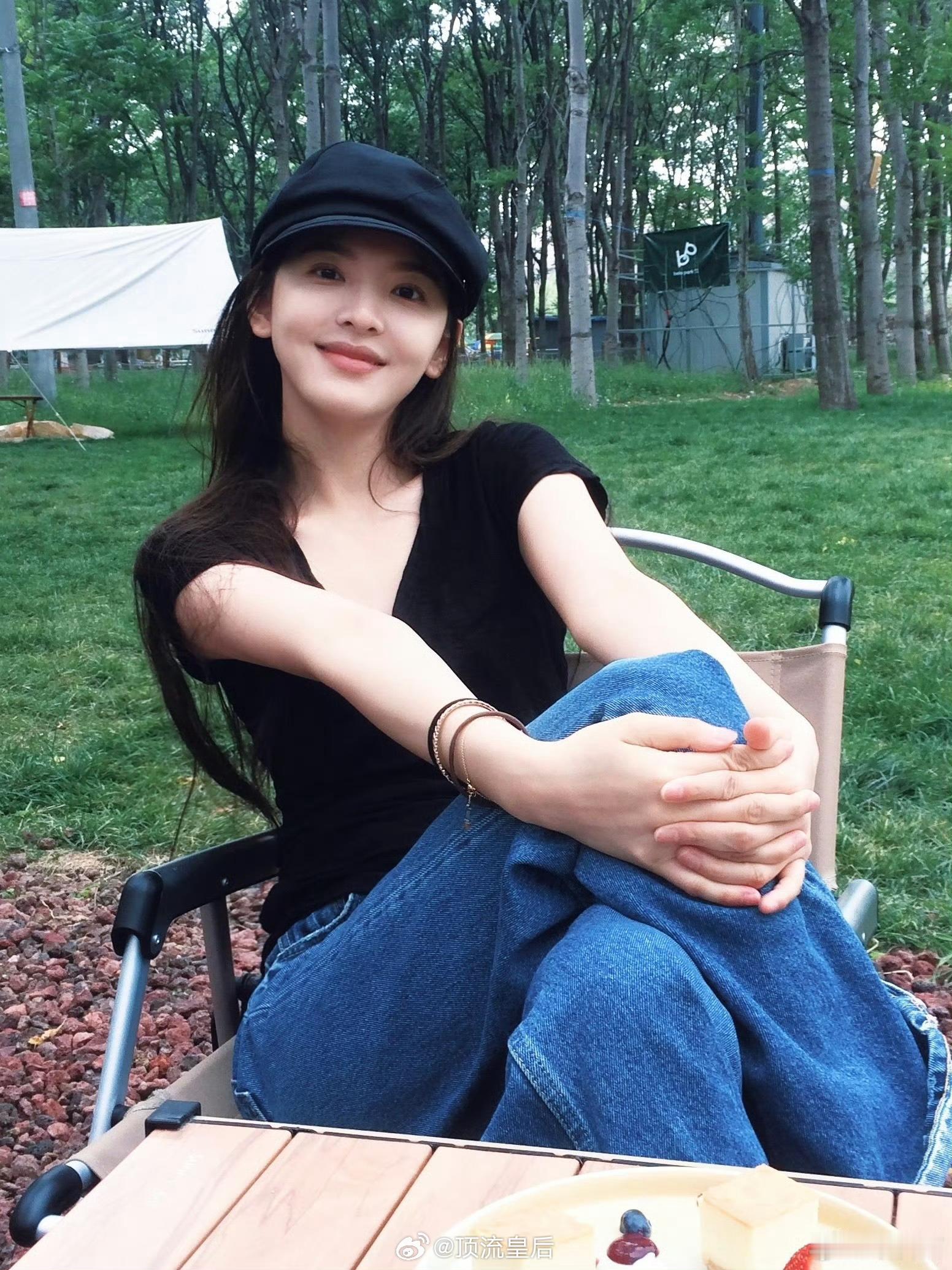 元气美女章若楠营业啦，在淮水竹亭里演的杨雁特别好，血色嫁衣印象很深刻。 ​​​