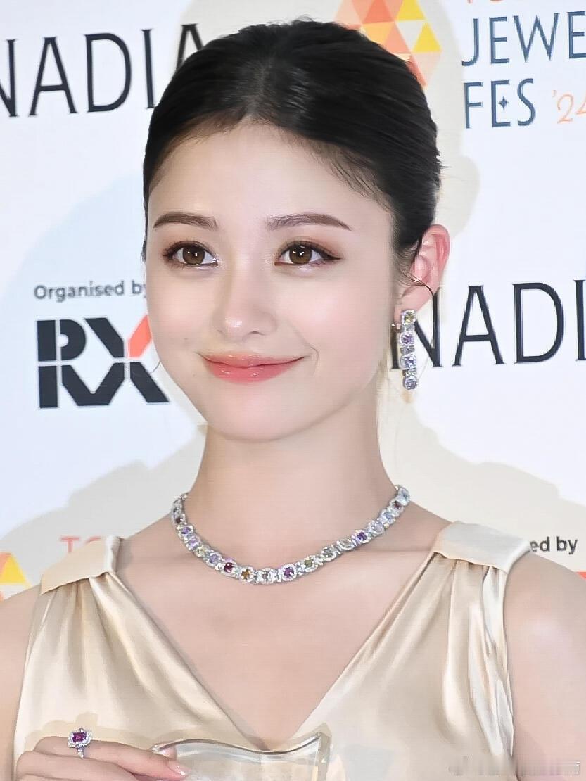 假如桥本环奈画的中国妆，给孩子打点散粉吧 ​​​