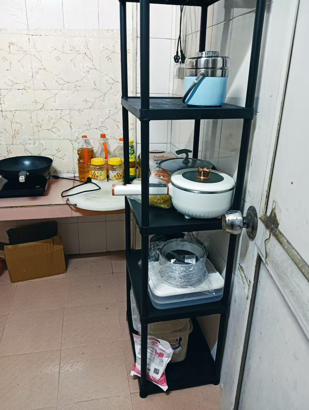 单身打工妹，一个人在深圳出租屋的生活，虽然说一个人住一间房，但是也要把它搞得干干