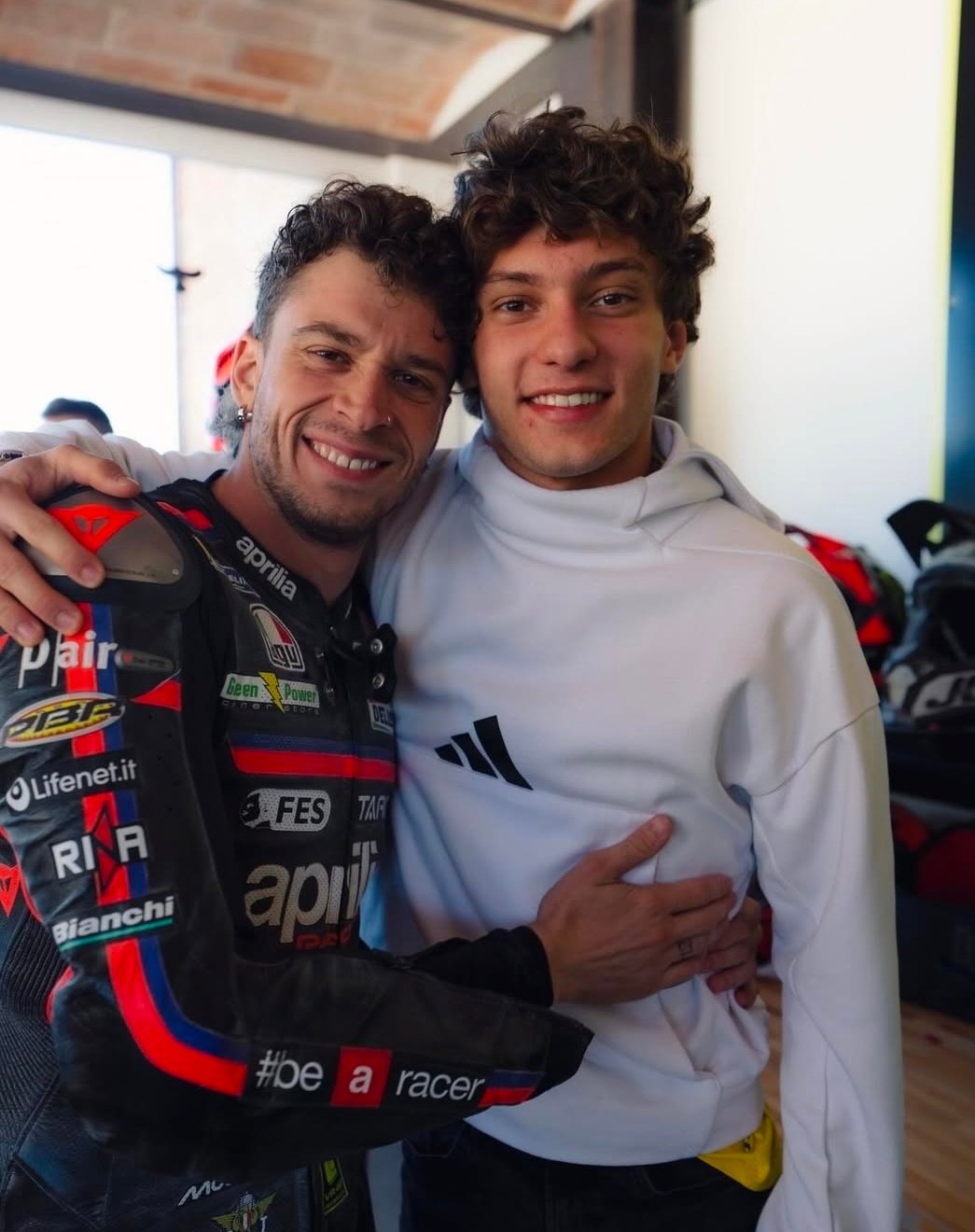 F1 与 MotoGP 双料榜首同框罗西牧场基米・安东内利vs马尔科・贝泽奇F1