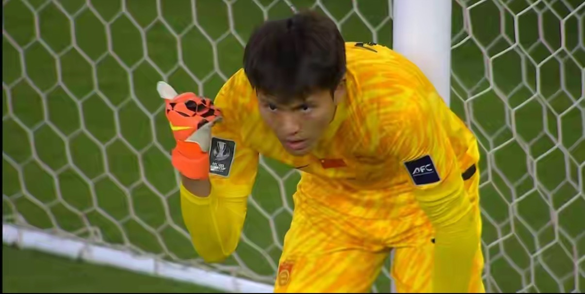 U23亚洲杯上，国足门将李昊凭借28次扑救位居赛事扑救榜第1，成为球队5场零封的