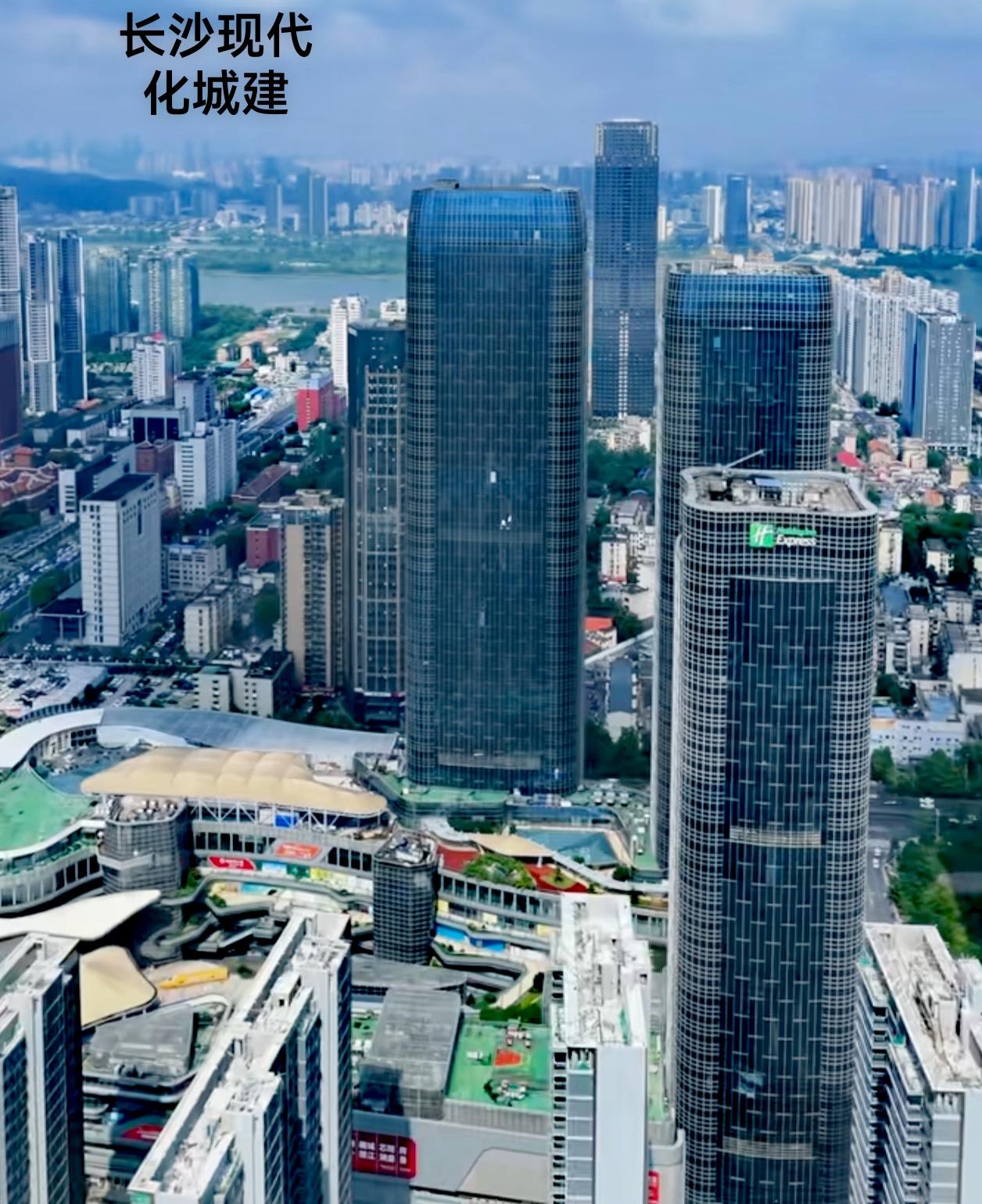 说到长沙现代化城市建设，其实长沙的城市还真算不上，真正现代化的城建还得是北上广深