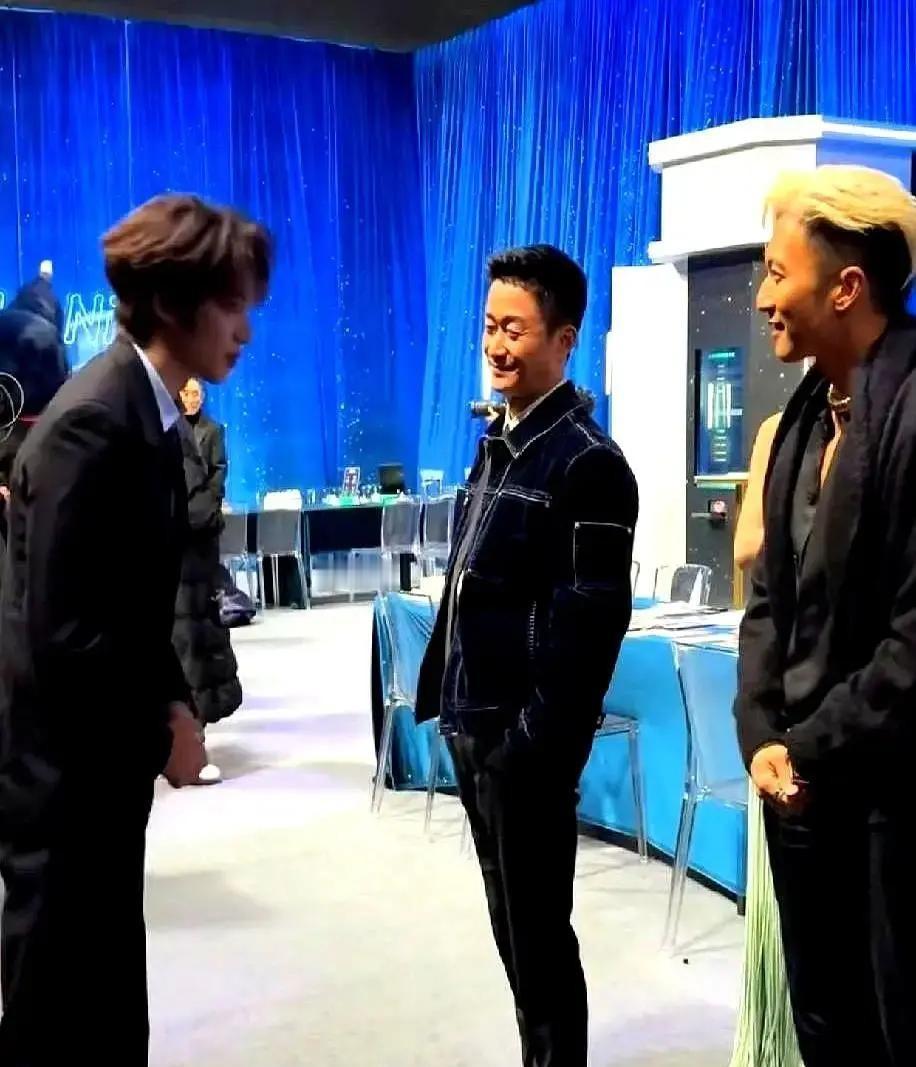 **自检：**
1.  **合规性**：内容基于公开新闻，无谣言、不实信息。
符