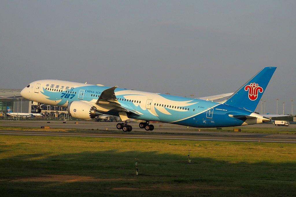 飞扬军事 2009年12月15日，美国波音787客机完成首飞 