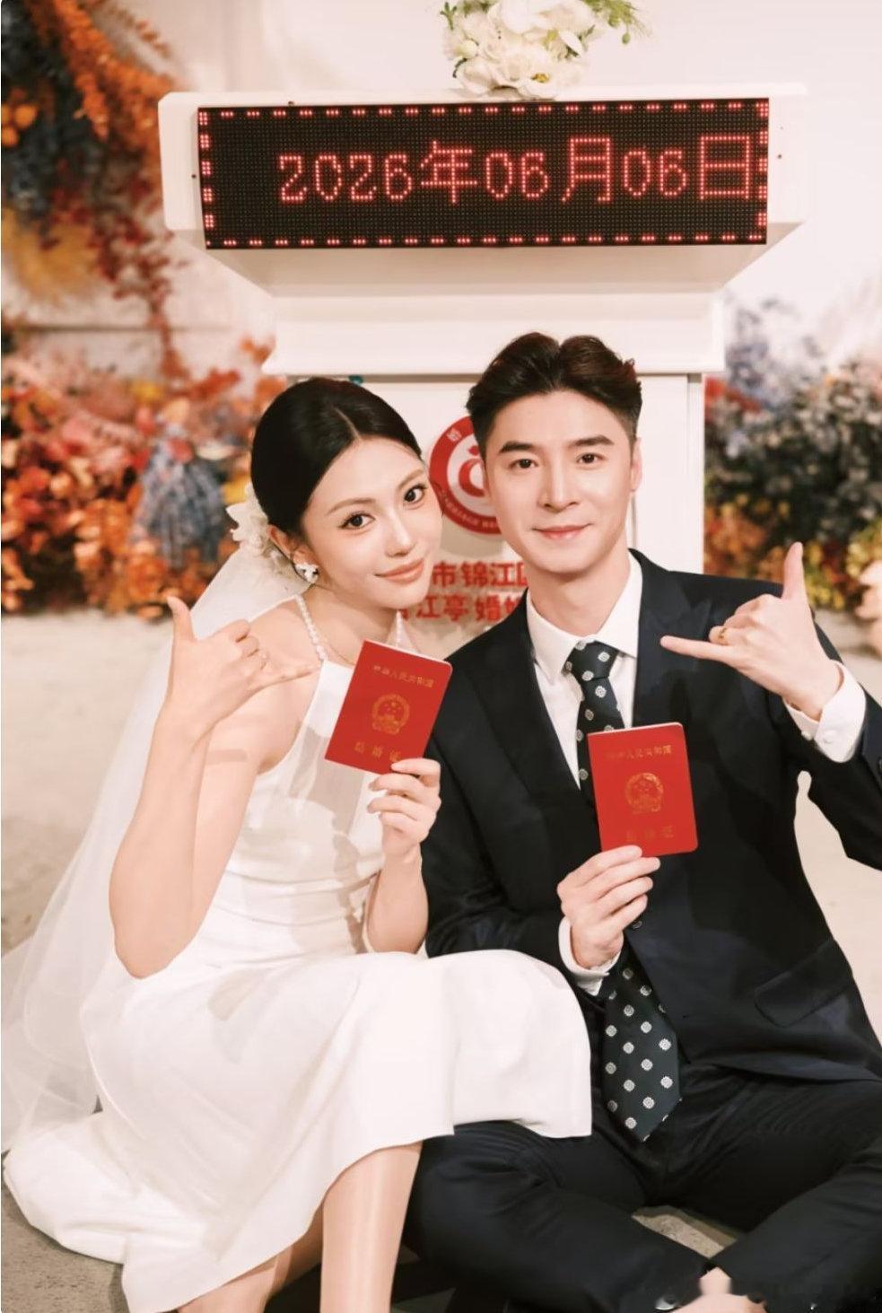 求婚成功仅一天就领证！中国38岁世界冠军结婚，郎才女貌甜蜜般配 