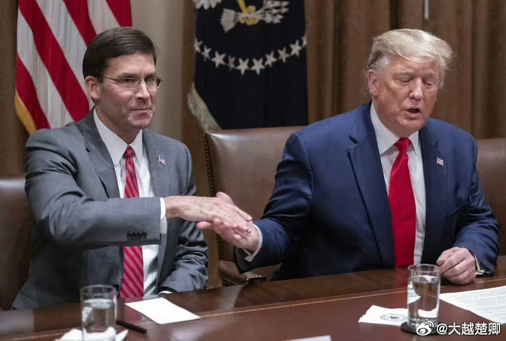 美国前防长埃斯珀认为，伊朗在战争期间的表现更具韧性。他说，伊朗已经扛过两周，完成