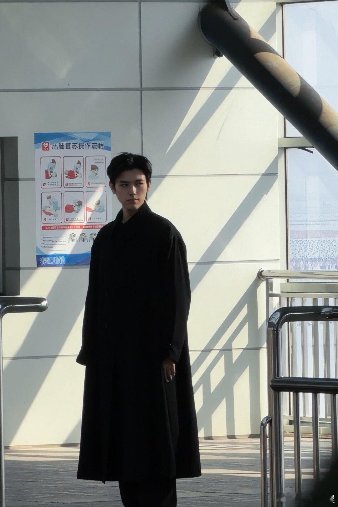 见春天导演写给陈飞宇的信这份来自导演的手写生日信太珍贵，对陈飞宇的评价细致又真诚