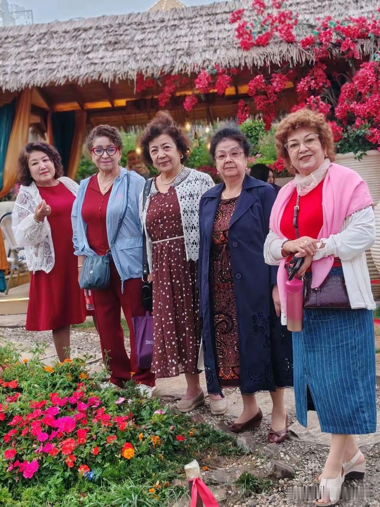 50年的朋友相聚在一起，真心不容易[赞][赞][赞]