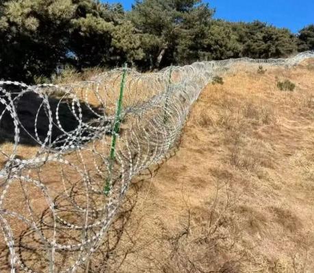 泰山那个曾被骂上热搜的天价防护网拆除后，原本以为风波就此结束，没想到背后隐藏的问