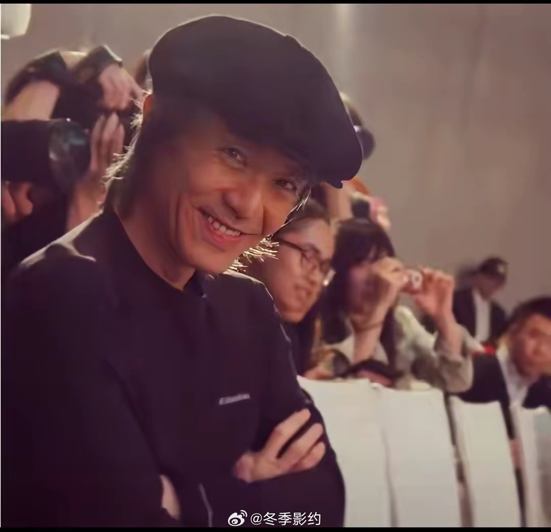 罗家英聊 《功夫女足》时顺嘴一提："可惜找的都是内地演员，没几个香港演员。"记者