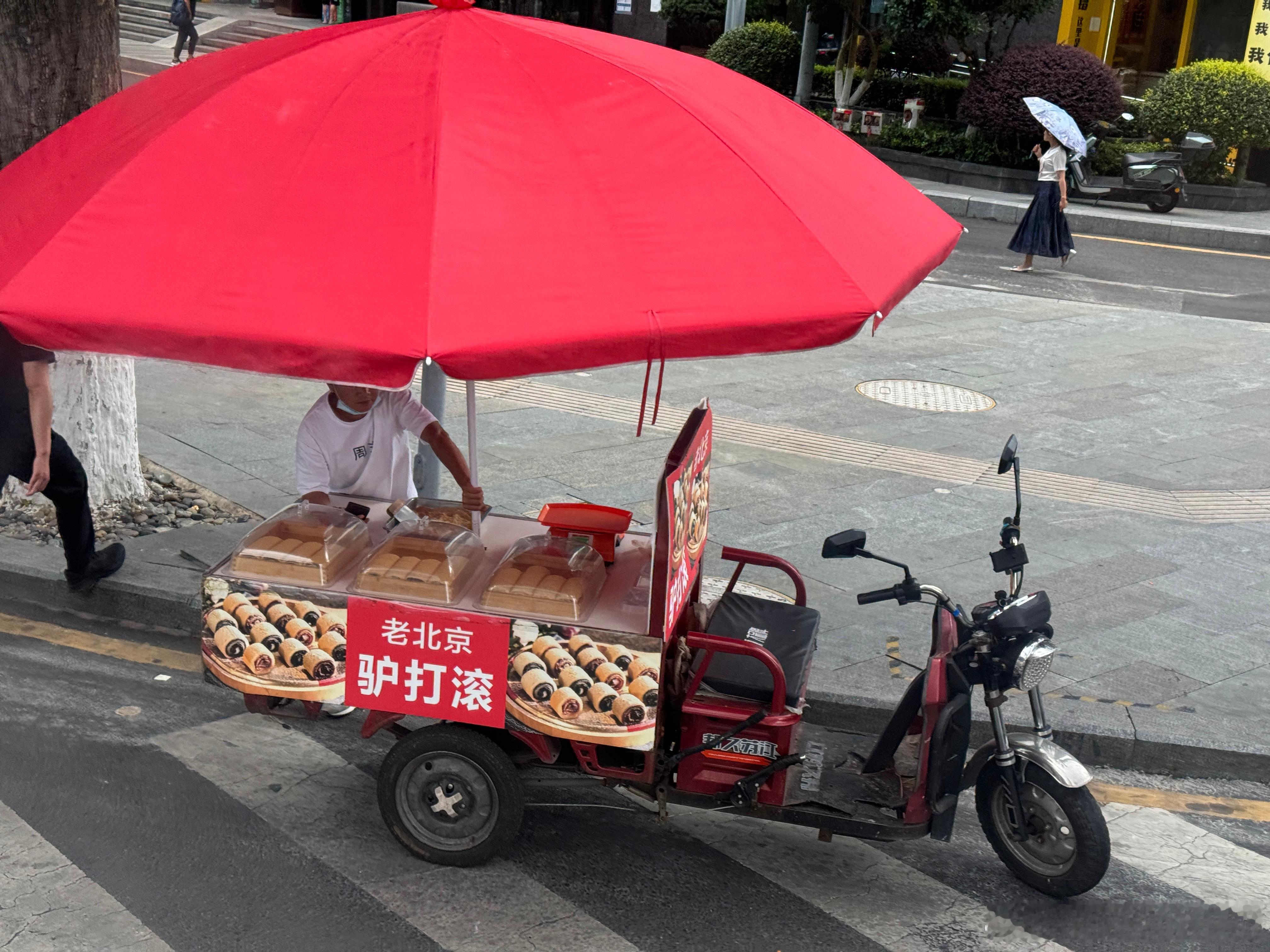 在贵阳的“老北京驴打滚儿”这滚儿的可够远的……地道[doge]  ​​​