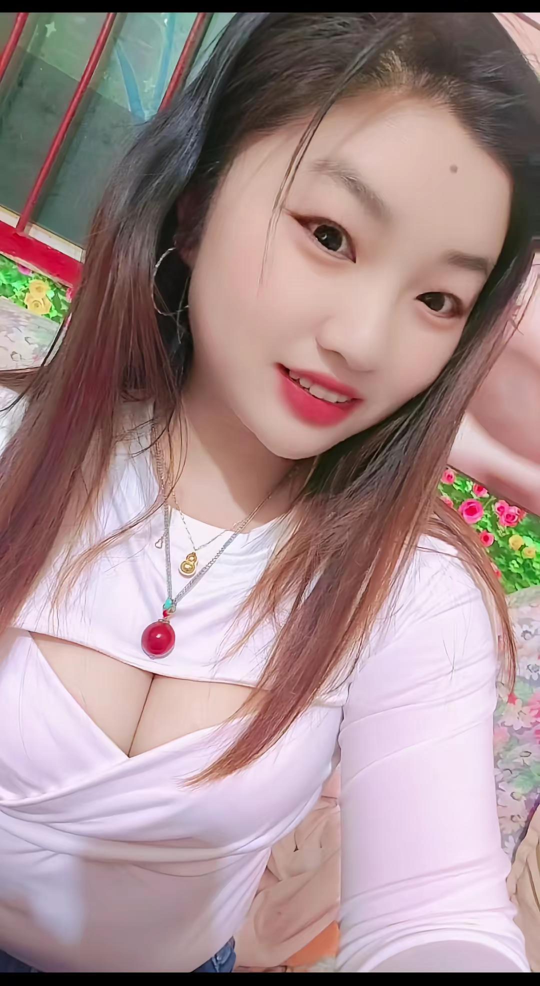 请允许我任性一回😂😂😂😊😊😊大大方方的性感，不被定义才是我。