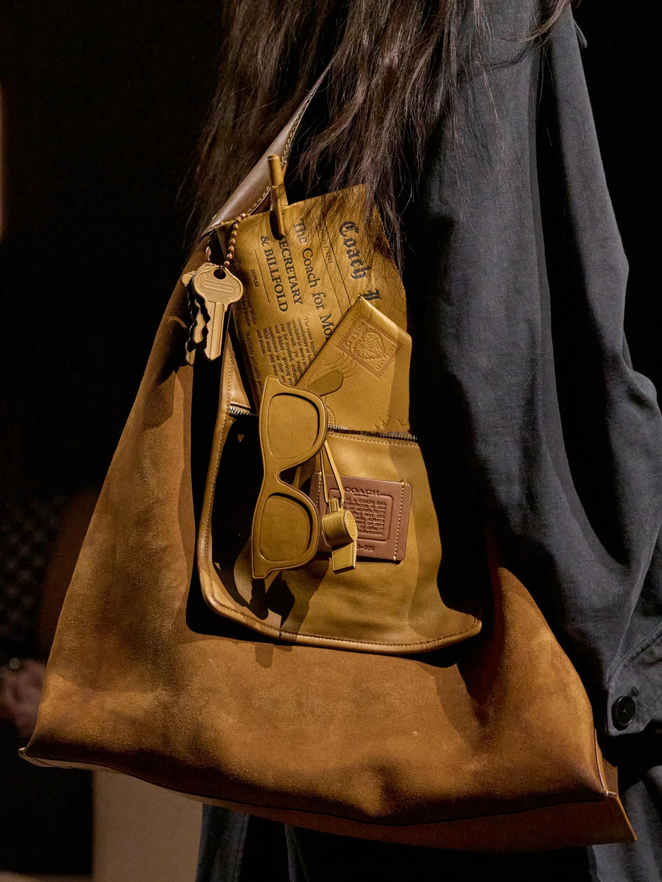 Coach 2027春夏手袋👜  一眼相中这个 好看又实用时装周纽约时装周 ​