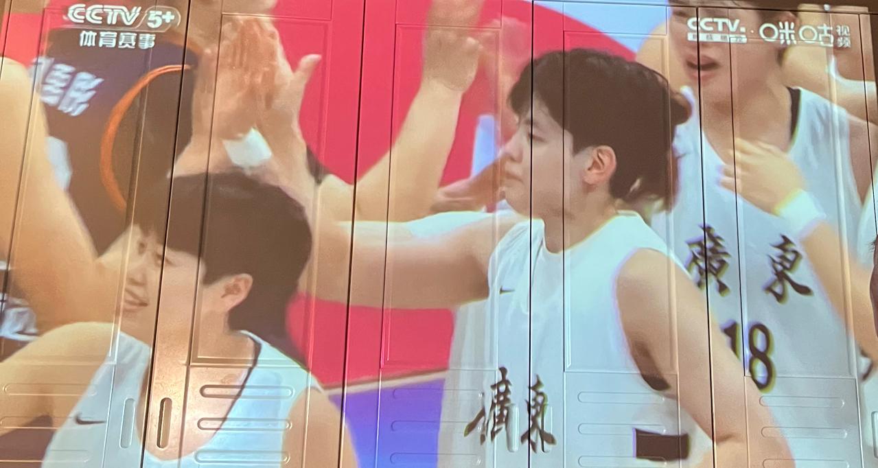 天呐！全运会女蓝决赛星光熠熠，整个新老国家队球员都来了。

今晚，全运会女蓝决赛