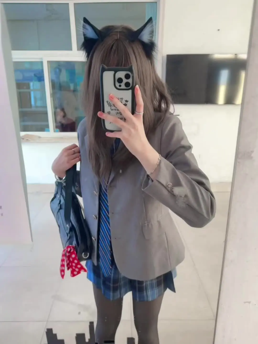 老子都装成这样了还不说我萌 滚真想扇你