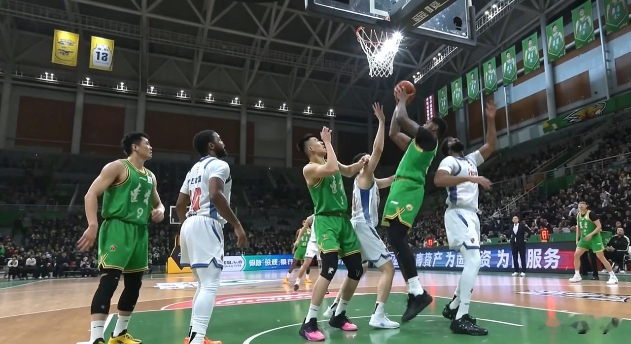 牛！辽宁本钢98-87 击败新疆广汇能源，豪取开赛四连胜。
 
今晚 CBA 常
