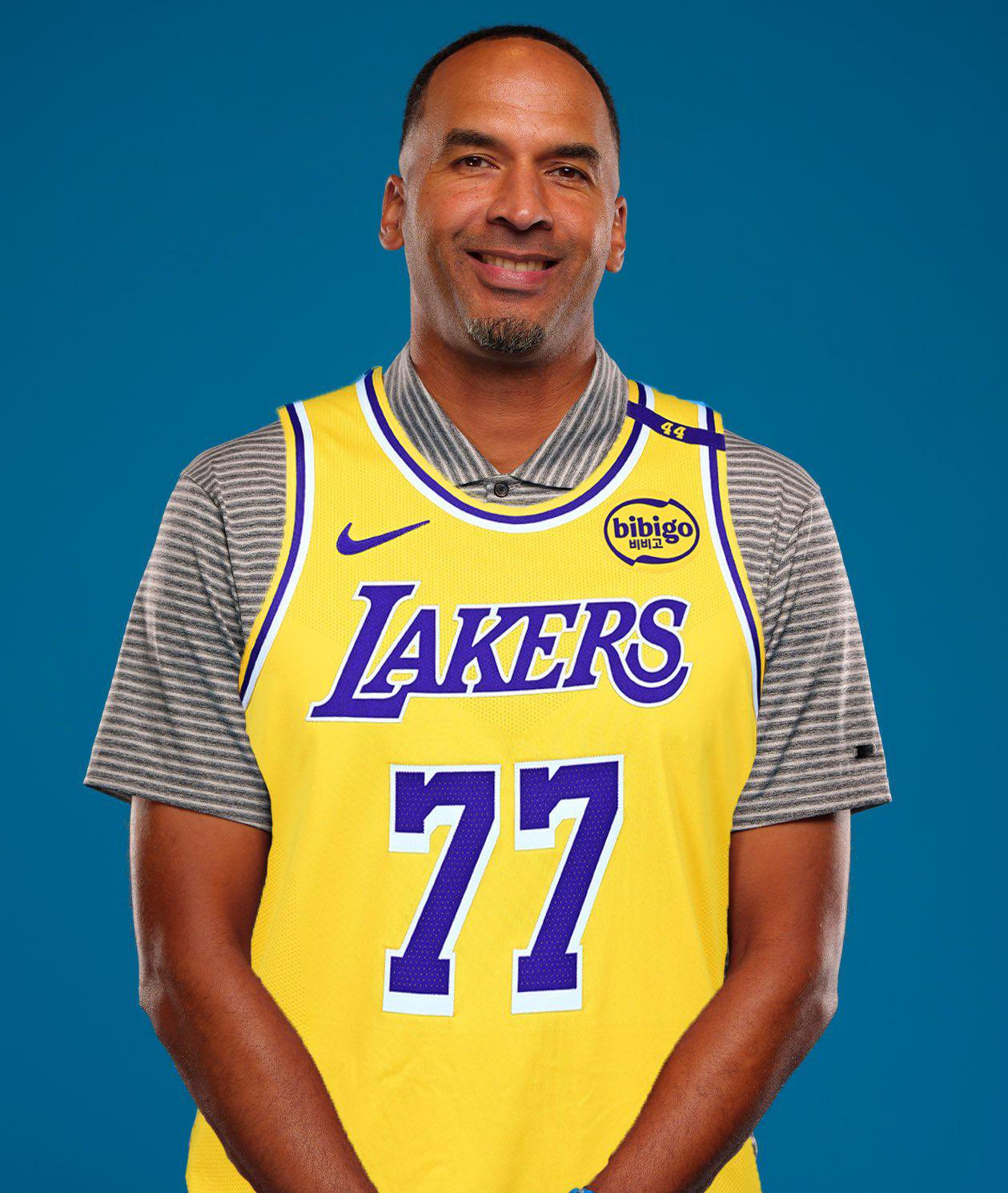 独行侠总经理哈里森被解雇。独行侠老板：交易东契奇 是哈里森的决定，是他要交易走东