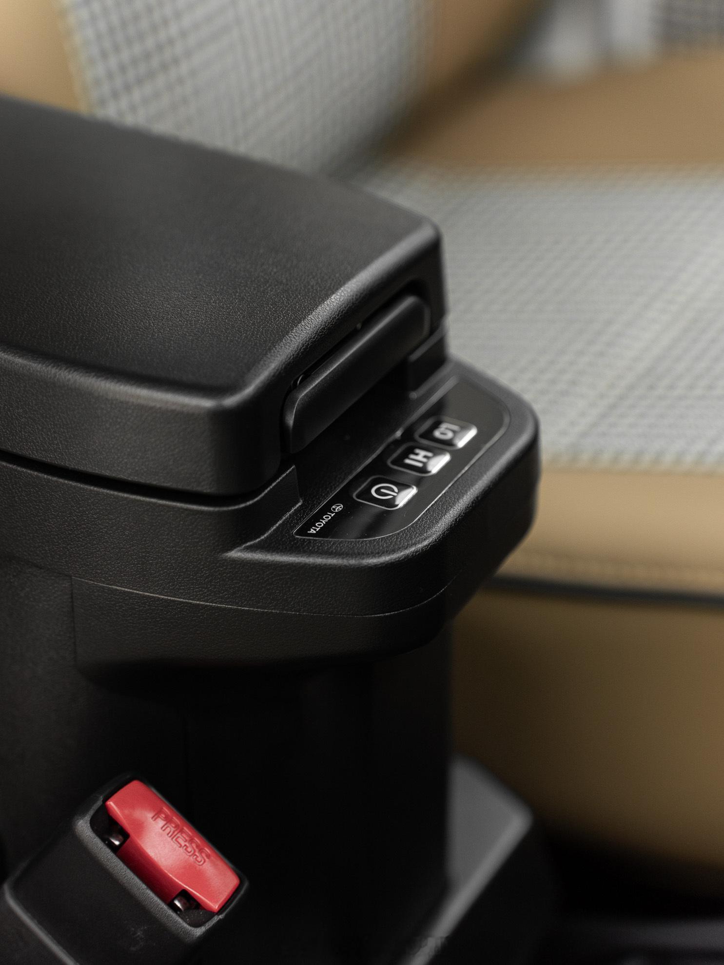 顶火关注全球优秀越野车，并以其为基底打造顶火限定版，带给大家。如果说很多越野车是