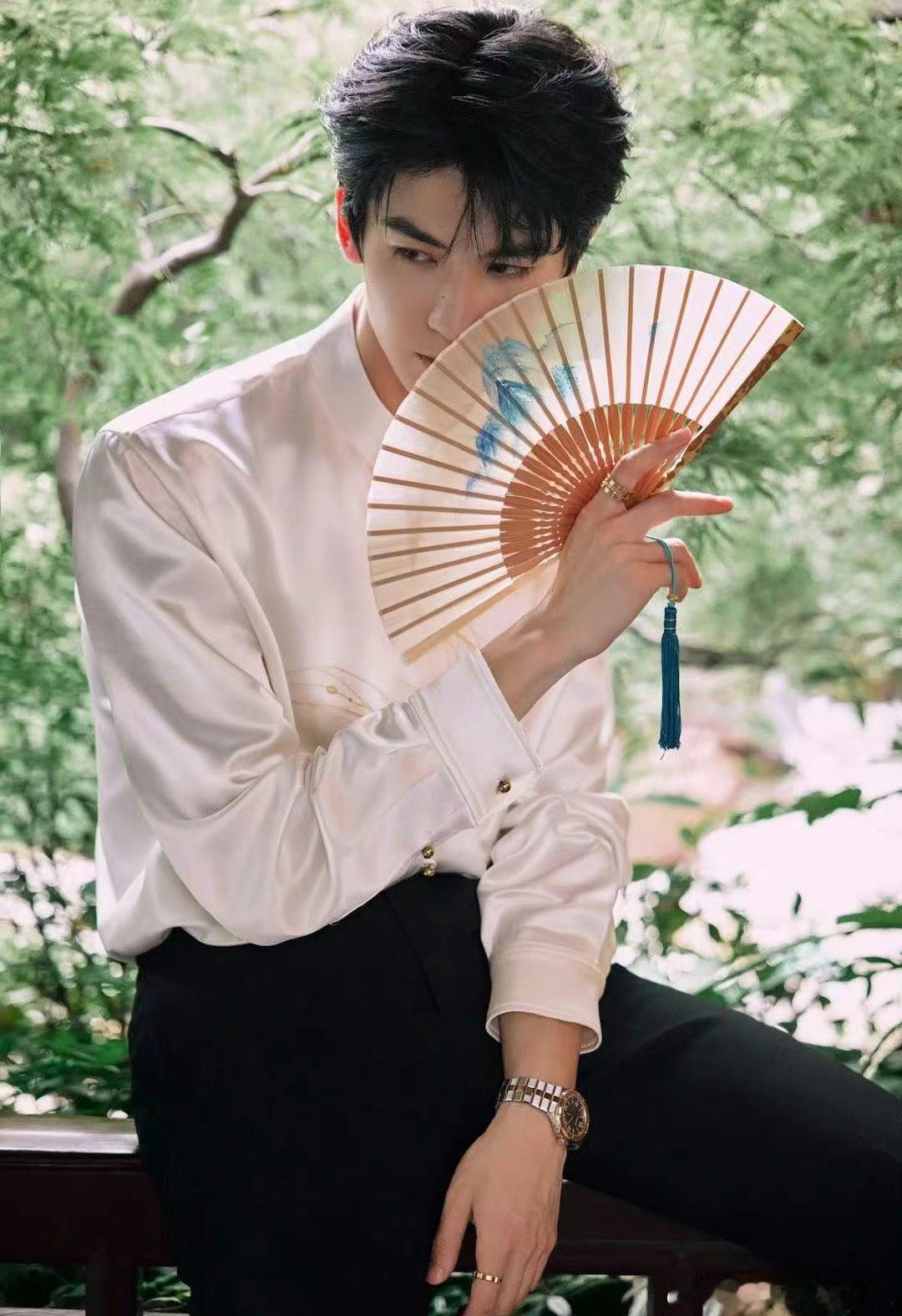#张凌赫园色藏古韵##张凌赫江南公子哥#张凌赫竹园大片，好帅好有感觉，[憧憬][