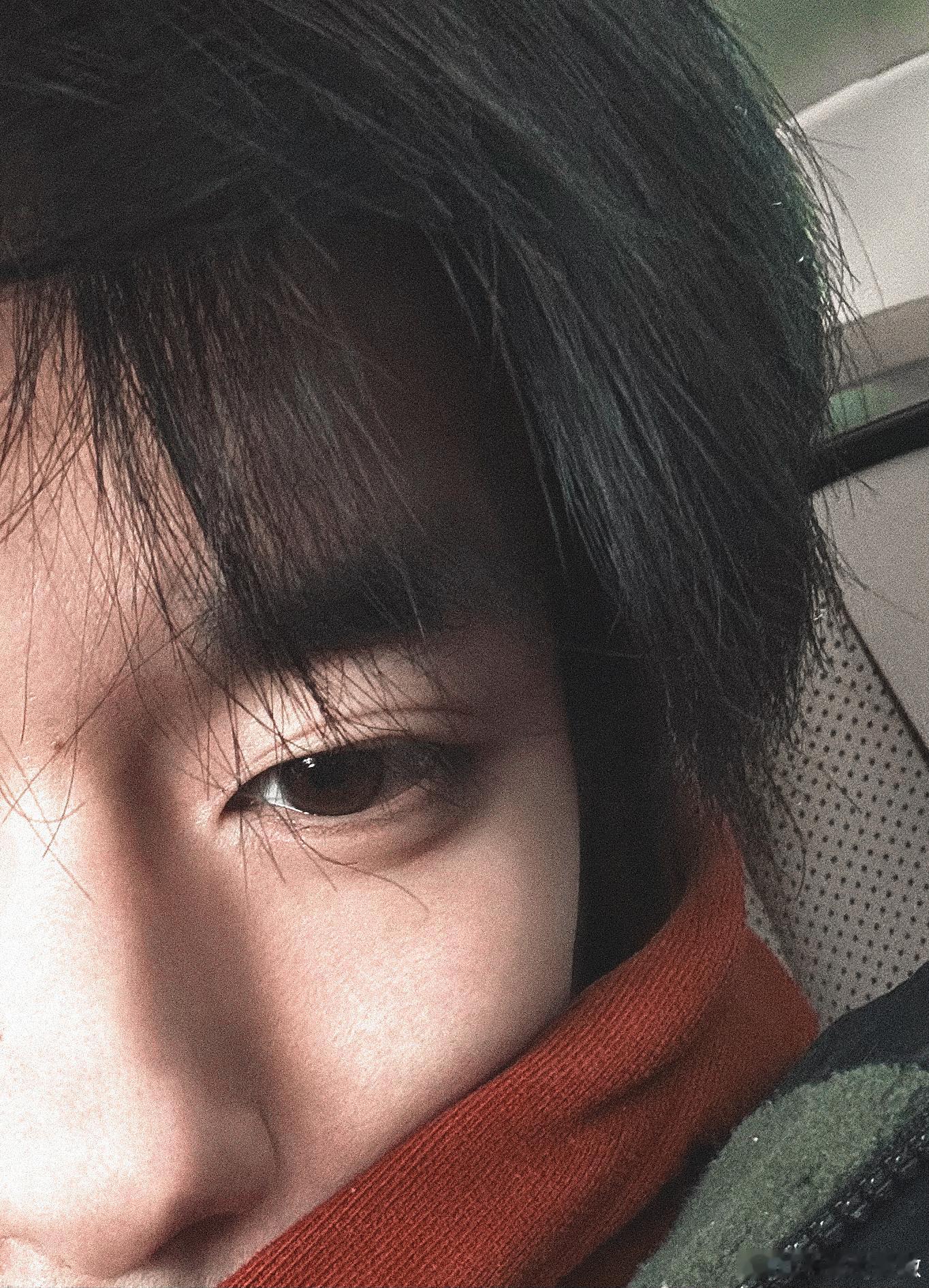 或许你看过易烊千玺近距离拍过的眼睛，就能更懂他内心！[心] ​​​