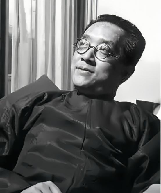 1959年，胡适在海外读到了《毛泽东诗词十九首》，他下了一句评语：“真的有点肉麻