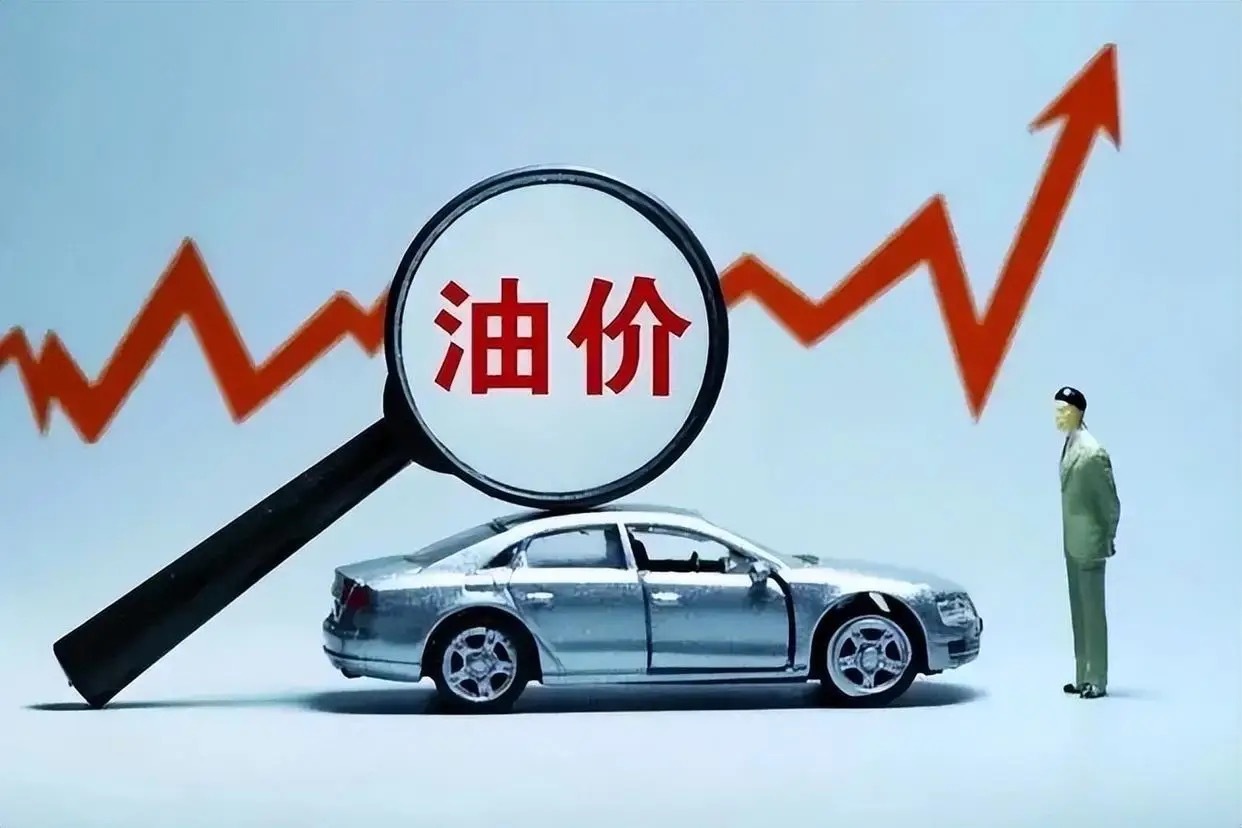 油价将上调加油站排起长队油价上涨是大宗商品之母的涨价，会从能源→交通→制造→农业